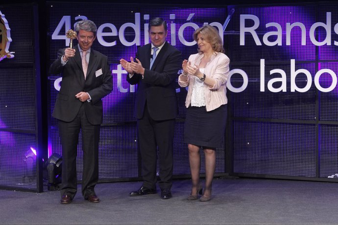 Mariano Alonso, director de Recurdos Humanos de EADS recoge Randstad Award