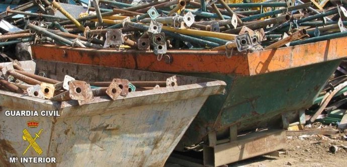 Puntales de obra robados en un almacén de Corbera