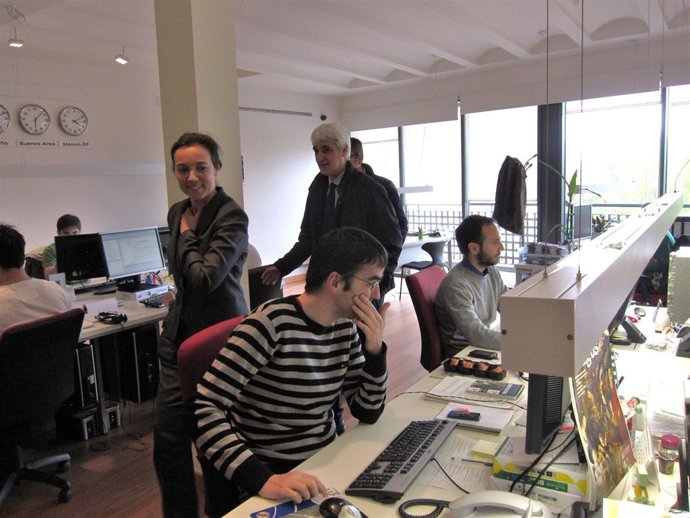 Gamarra y Arnáez Vadillo, en la visita a la sede de Dialnet