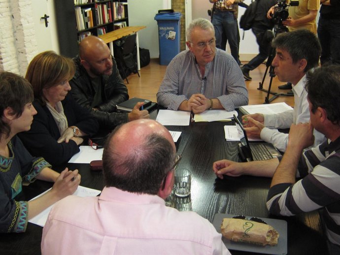 EUPV e Izquiera Plural con miembros de la Asociación del Accidente del Metro