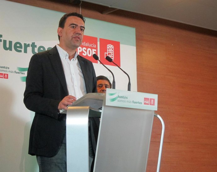 El vicesecretario general del PSOE-A, Mario Jiménez, en rueda de prensa.