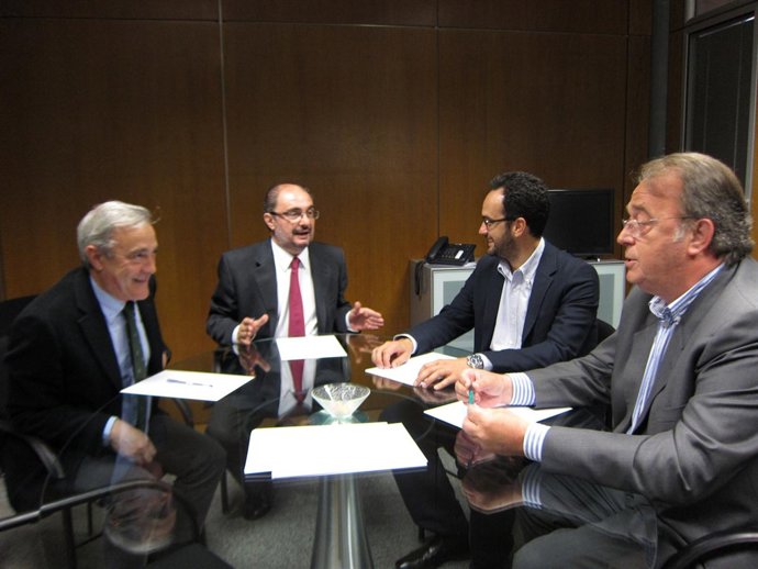 Sada, Lambán, Hernando y Pérez Anadón (PSOE) reunidos en las Cortes de Aragón