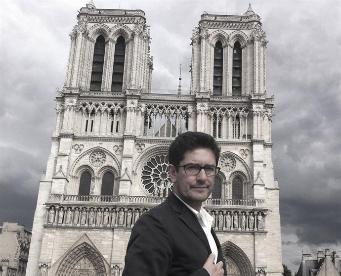 El escritor Emilio Calderón