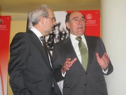Galán (D) junto al rector de la USAL