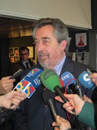 Belloch cree prematuro pronunciarse por un candidato a dirigir el PSOE porque cada vez que apoya a alguien, "pierde"