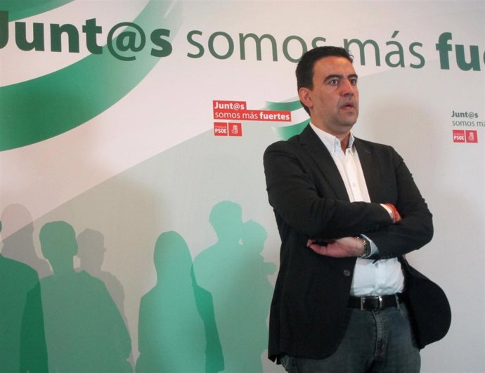 El vicesecretario general del PSOE-A, Mario Jiménez, en la rueda de prensa.