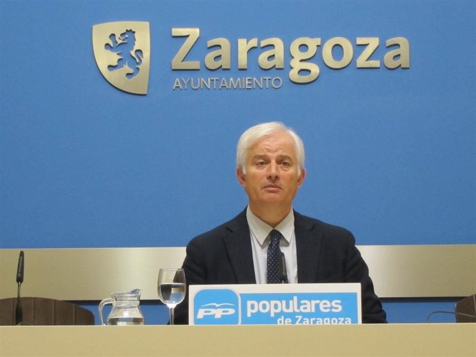 El portavoz del grupo municipal del PP, Eloy Suárez