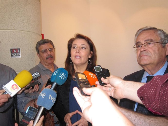 Crespo atiende a los periodistas en Almería