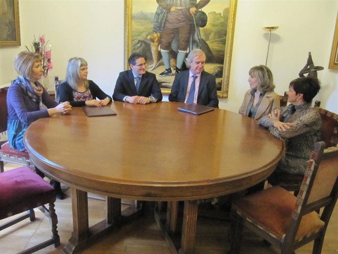 Acto de la firma en Huesca