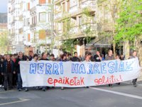Miles de personas marchan en San Sebastián contra la detención de jóvenes de Segi y por el fin de juicios "políticos"