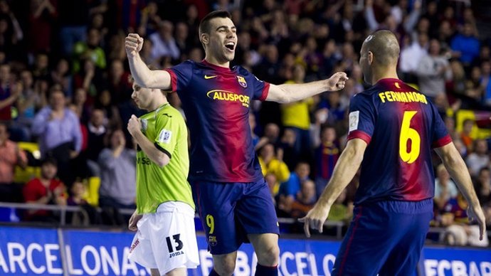 Sergio Lozano celebra un tanto ante el Inter Movistar