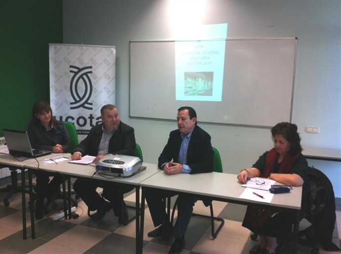 Javier Erro inaugura la asamblea general anual de socios de UCOTAR