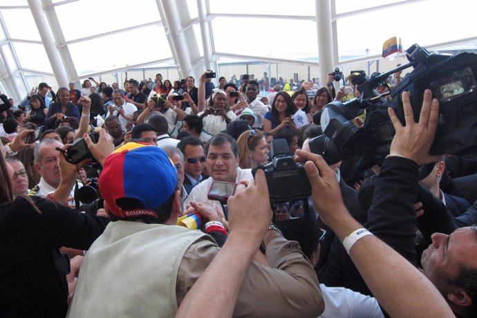 Rafael Correa llega al Museo Príncipe Felipe ante una gran expectación