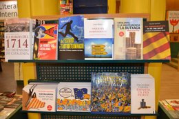 Las Estanterías De Las Librerías Se Llenan De Títulos Sobre La Independencia