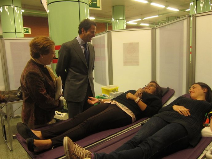 Cavero en un centro de donación de sangre en Metro