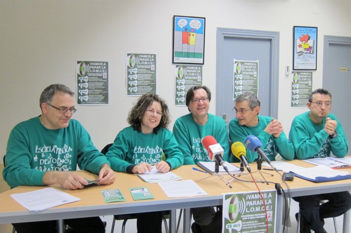 Rueda de prensa en favor de la Escuela Pública