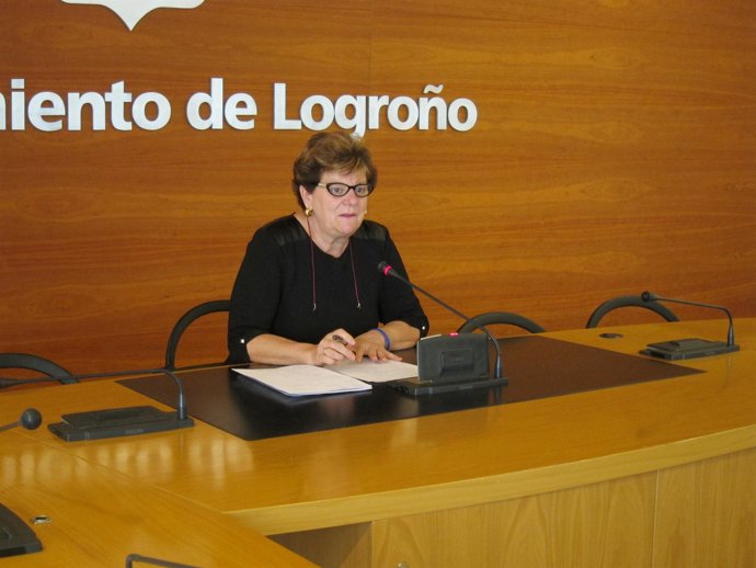  La Concejal Delegada Del Área De Mujer, Concepción Bravo