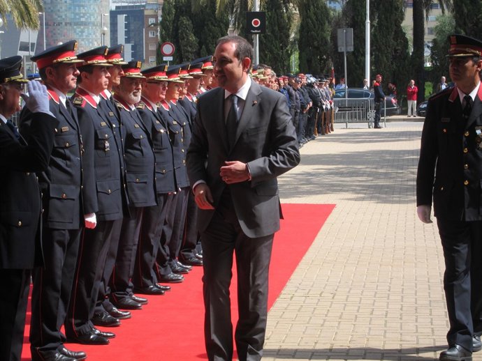 El conseller R.Espadaler, en el Dia de les Esquadres