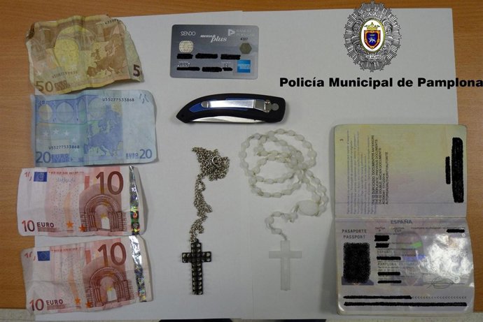 Objetos del detenido acusado de cometer varios atracos en Pamplona.