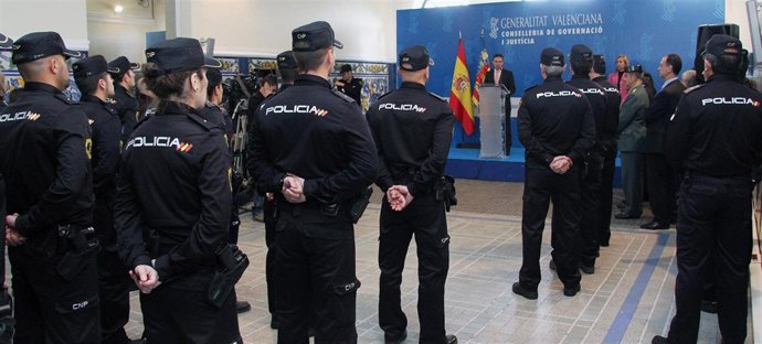 Castellano recibe a los nuevos agentes de Policía