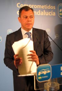 PP-A ve "triste" que "el final" de Pastrana "llegue marcado por la sospecha" y exige "transparencia" a los sindicatos