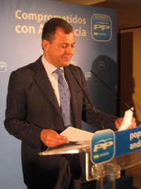 PP-A insiste en que el "bipartito" gobierna "a golpe de titular" y le exige "reformas" para salir de la crisis