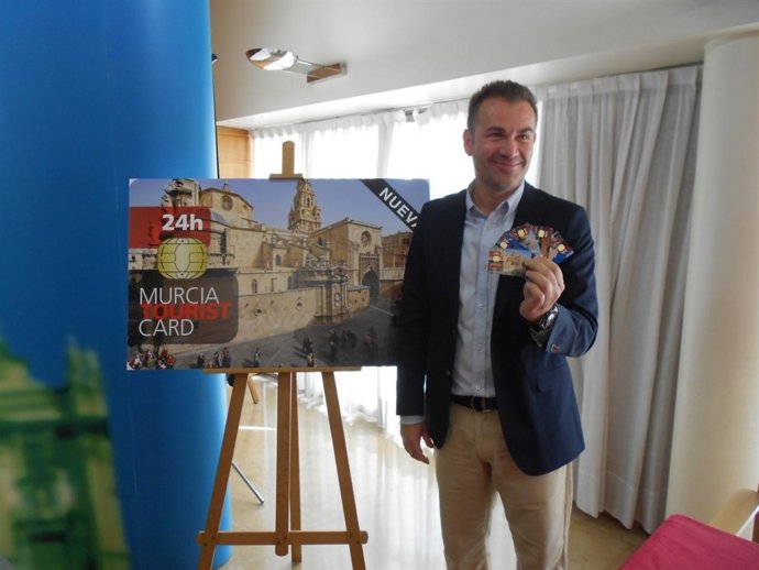 El concejal de Turismo presenta la tarjeta Murcia Tourist Card