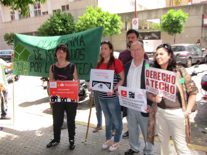 Miembros de PAH Sevilla