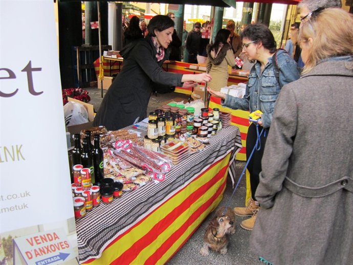 Expositor de la ACT en Londres para promocionar Sant Jordi