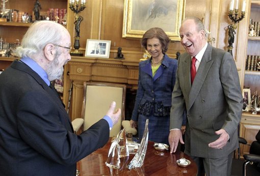 El Rey Don Juan Carlos y la Reina Sofía reciben a Caballero Bonald