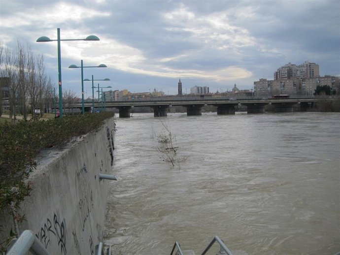 El caudal del Ebro sigue siendo elevado, debido a las crecidas