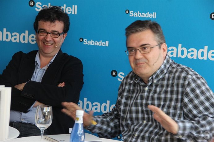 Javier Cercas Y Sergi Pàmies Presentan Su Libro Conjunto En El Open Banc Sabadel