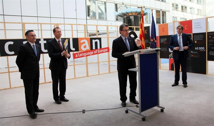 Artur Mas inaugura exposición sobre en catalán en el Parlamento Europeo