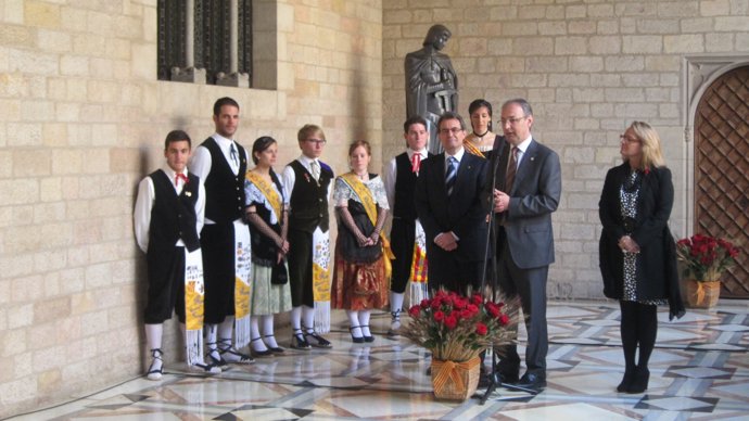 Artur Mas Recibe Al 'Hereu' Y La 'Pubilla' De Catalunya 2011