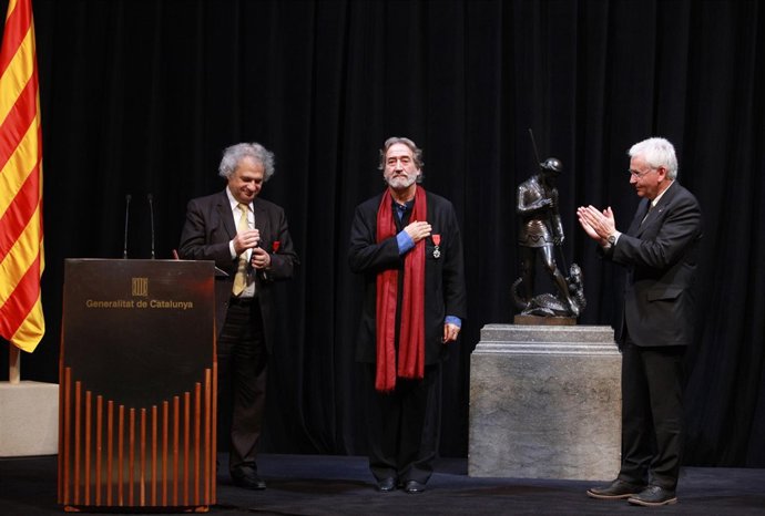 El músico Jordi Savall recibe la insignia de la Legión de Honor francesa