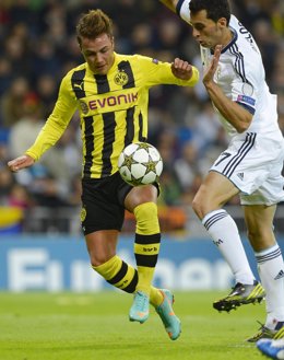 Mario Gotze (Borussia Dortmund) y Álvaro Arbeloa (Real Madrid)
