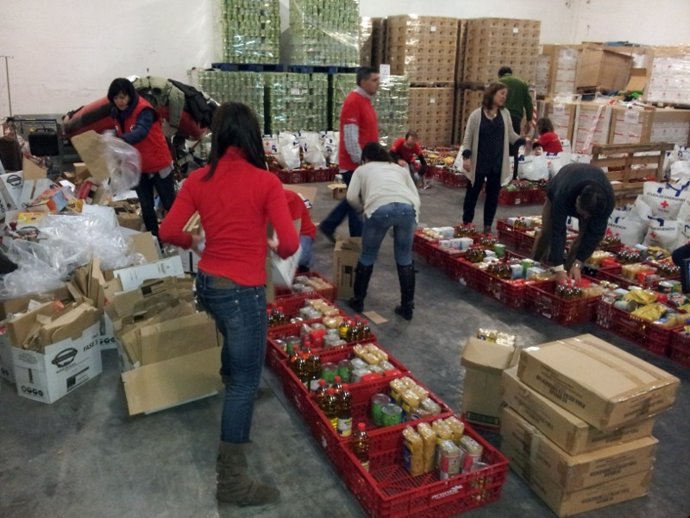 Campaña de alimentos de Cruz Roja en Zaragoza