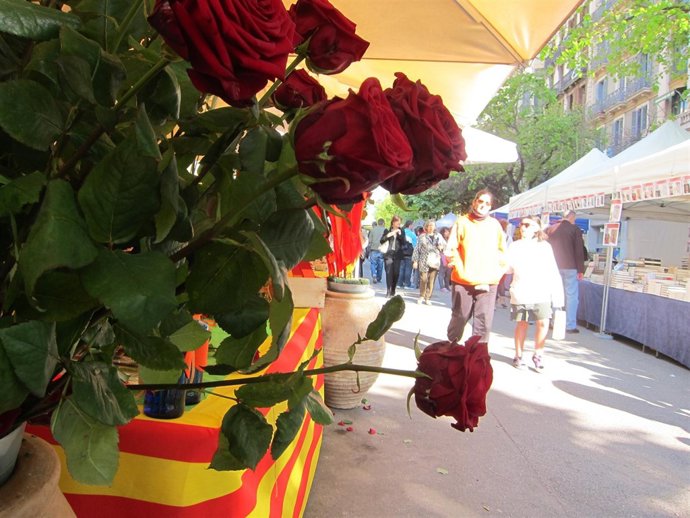 Parada de rosas en Rambla Catalunya Sant Jordi
