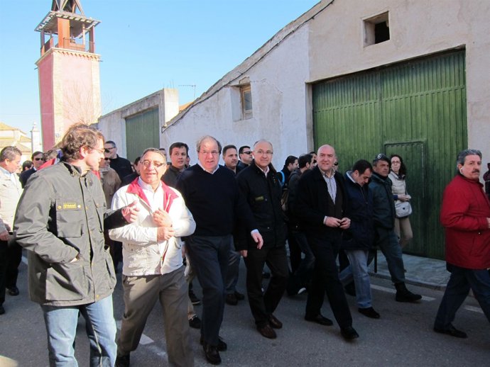 Herrera pasea por Villalar junto a otras autoridades