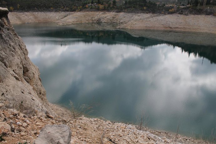 EMBALSE ENTREPEÑAS, AGUA 