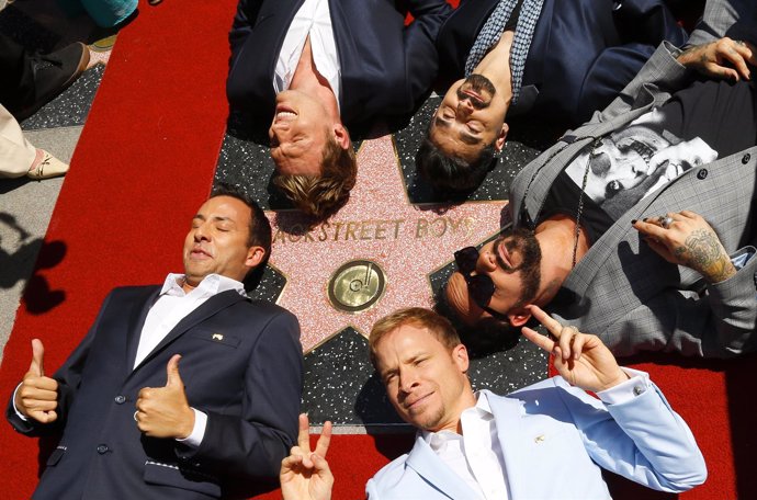 Los Backstreet Boys con su estrella de la fama