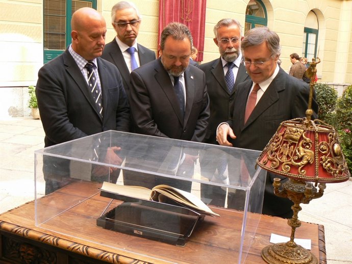 Labrador y García-Tizón en el día del libro
