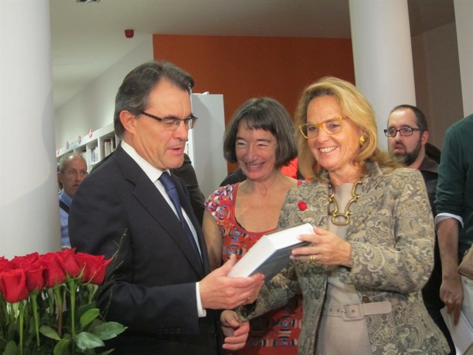Artur Mas y H.Rakosnik, en la Diada de Sant Jordi