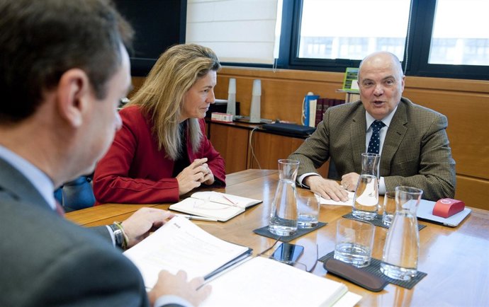 Ana Oregi y Luis Zarraluqui.