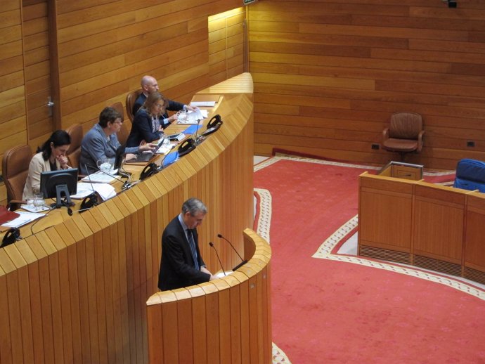 Francisco Conde en el pleno del Parlamento gallego