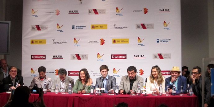 Equipo de la películas somos gente honrada festival de cine de málaga