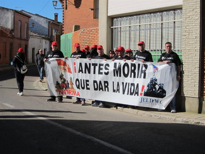 Trabajadores de Puertas Norma en Villalar