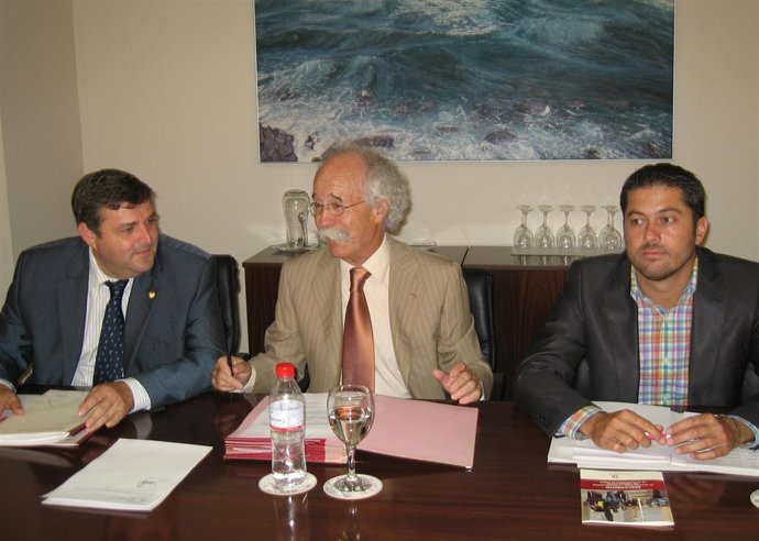 El Consejo Social de la Universidad de Huelva, presidido por Julio Revilla. 