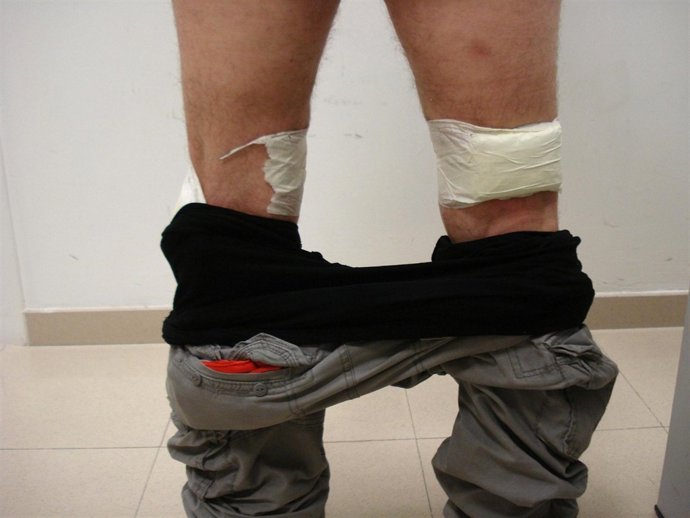 Droga adosada a las piernas