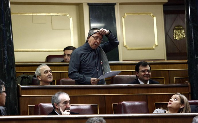 Joan Baldoví (Compromís) se quita la corbata en el Congreso